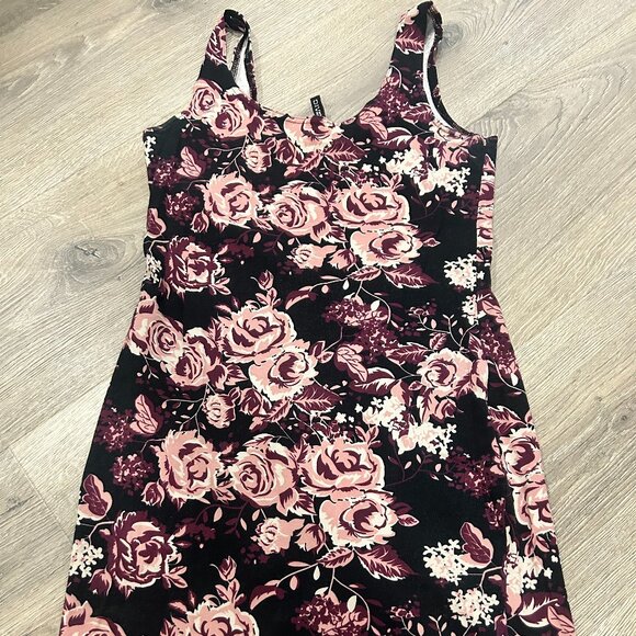 Cute Floral Fitted Dress - Picture 1 of 1